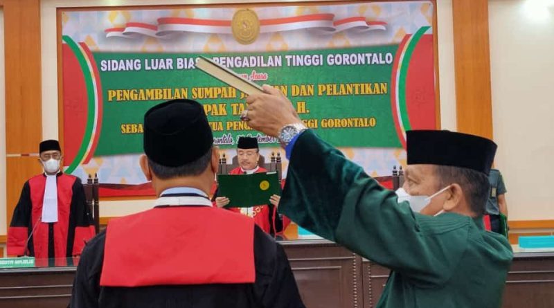 Ketua Pengadilan Tinggi Gorontalo melantik Bapak Tajudin, SH sebagai Wakil Ketua Pengadilan Tinggi Gorontalo