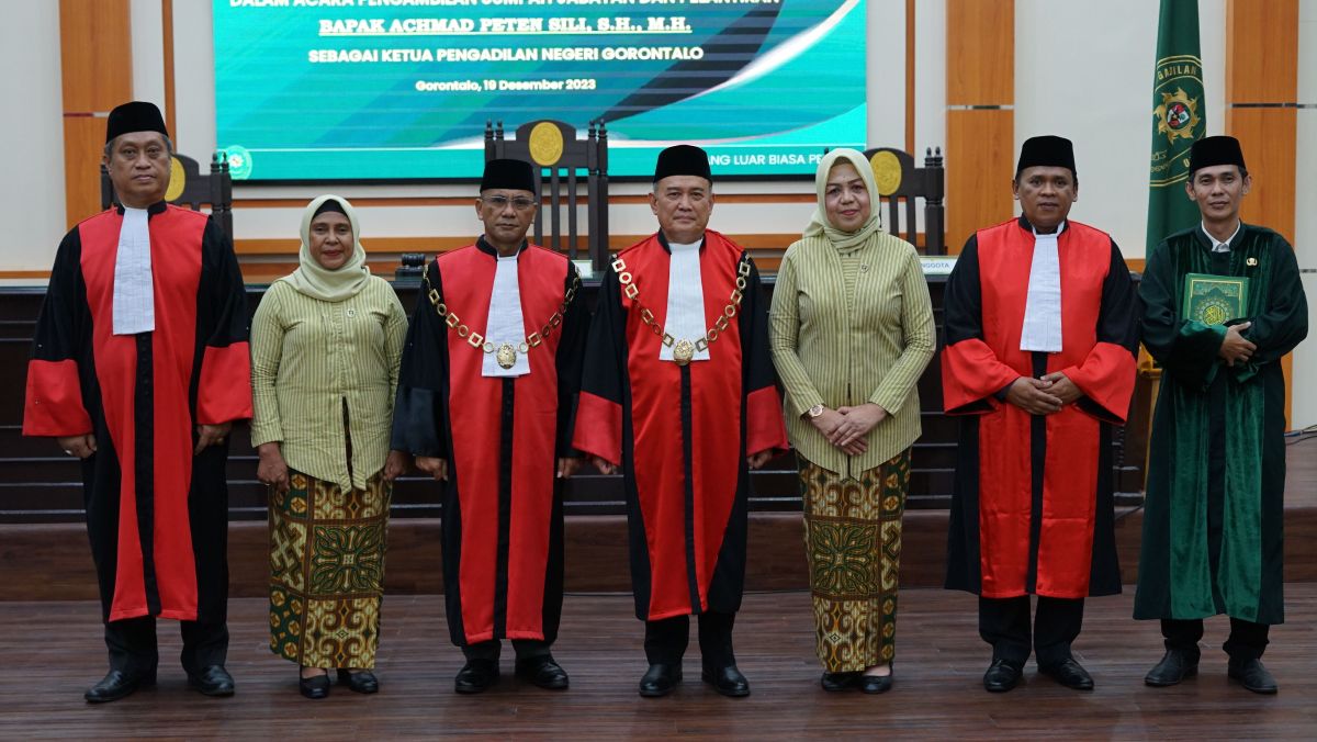 Ketua Pengadilan Tinggi Gorontalo Melantik Ketua Pengadilan Negeri Gorontalo