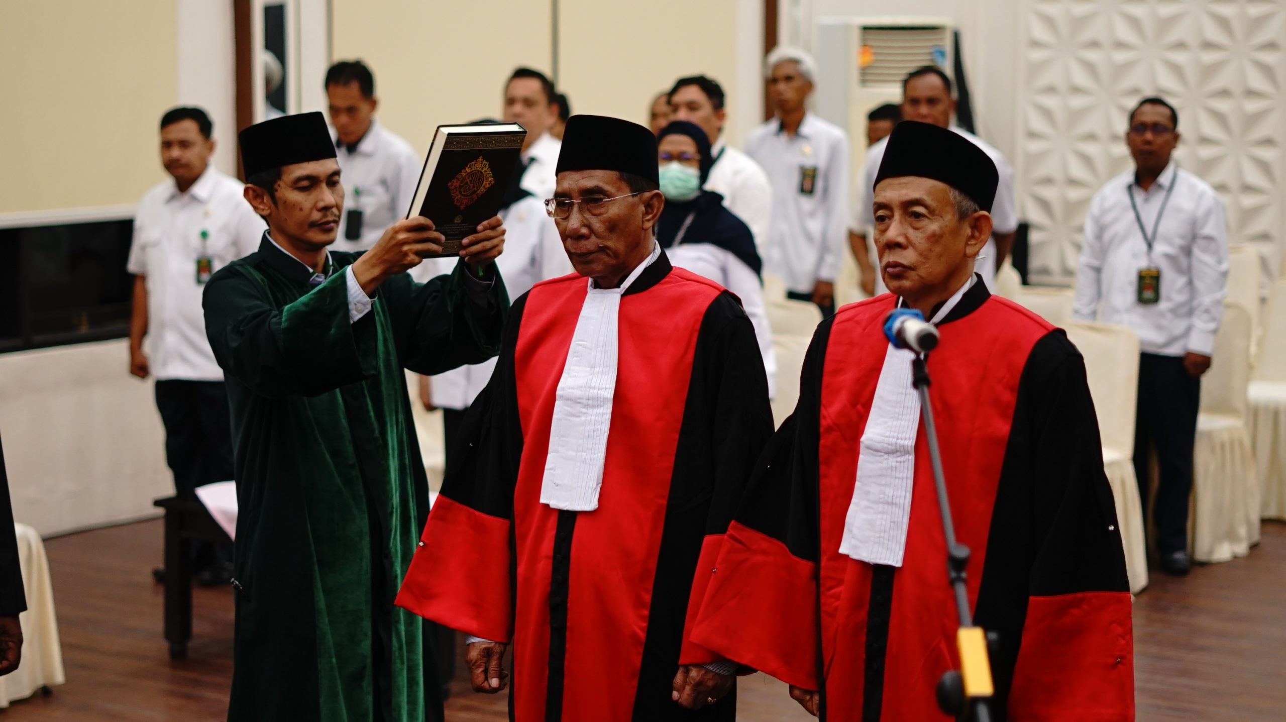 Sidang Luar Biasa Pengadilan Tinggi Gorontalo: Pengambilan Sumpah Jabatan dan Pelantikan Dua Hakim Tinggi Baru