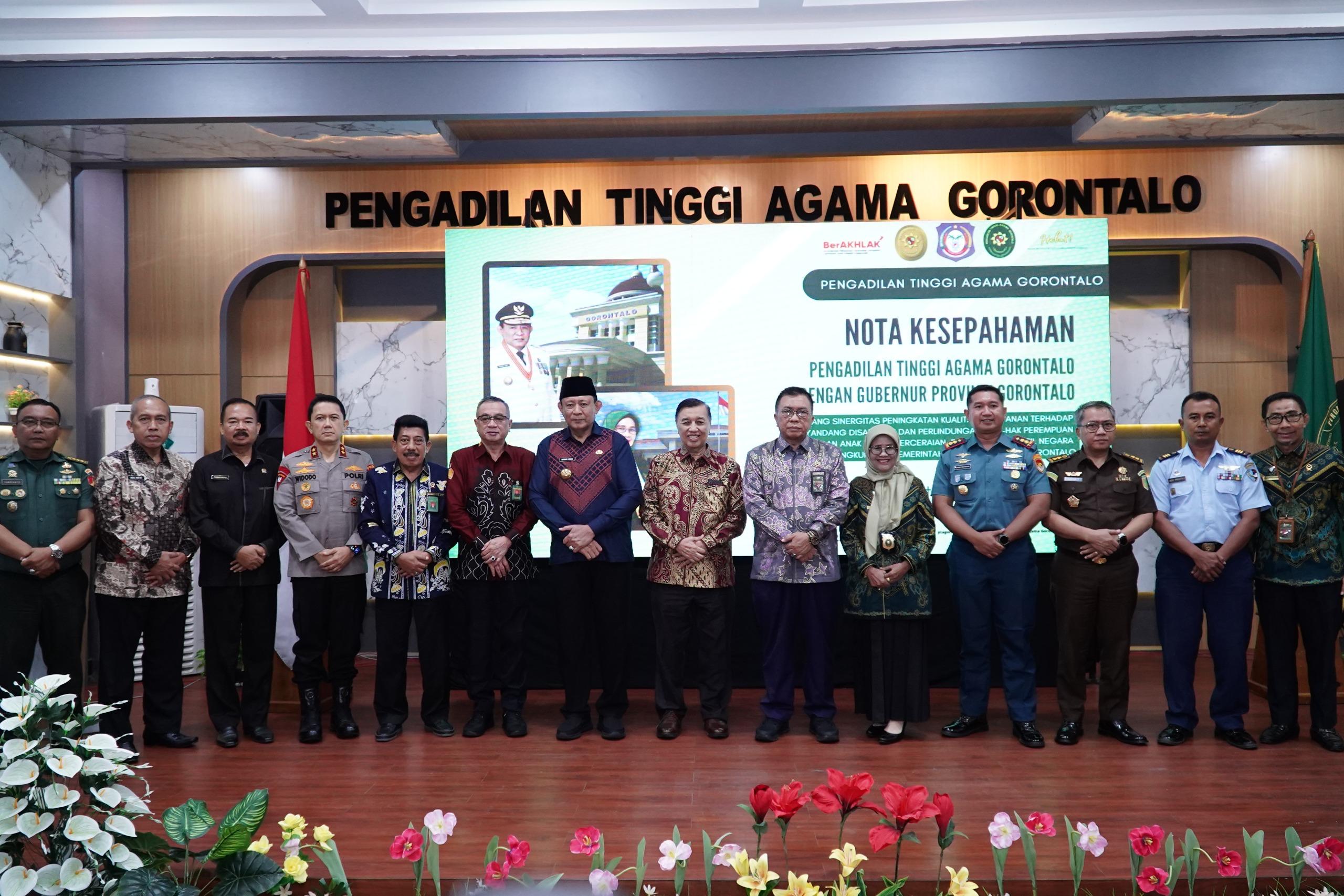 Ketua Pengadilan Tinggi Gorontalo Hadiri Penandatanganan MoU PTA Gorontalo dan Pemerintah Provinsi Gorontalo