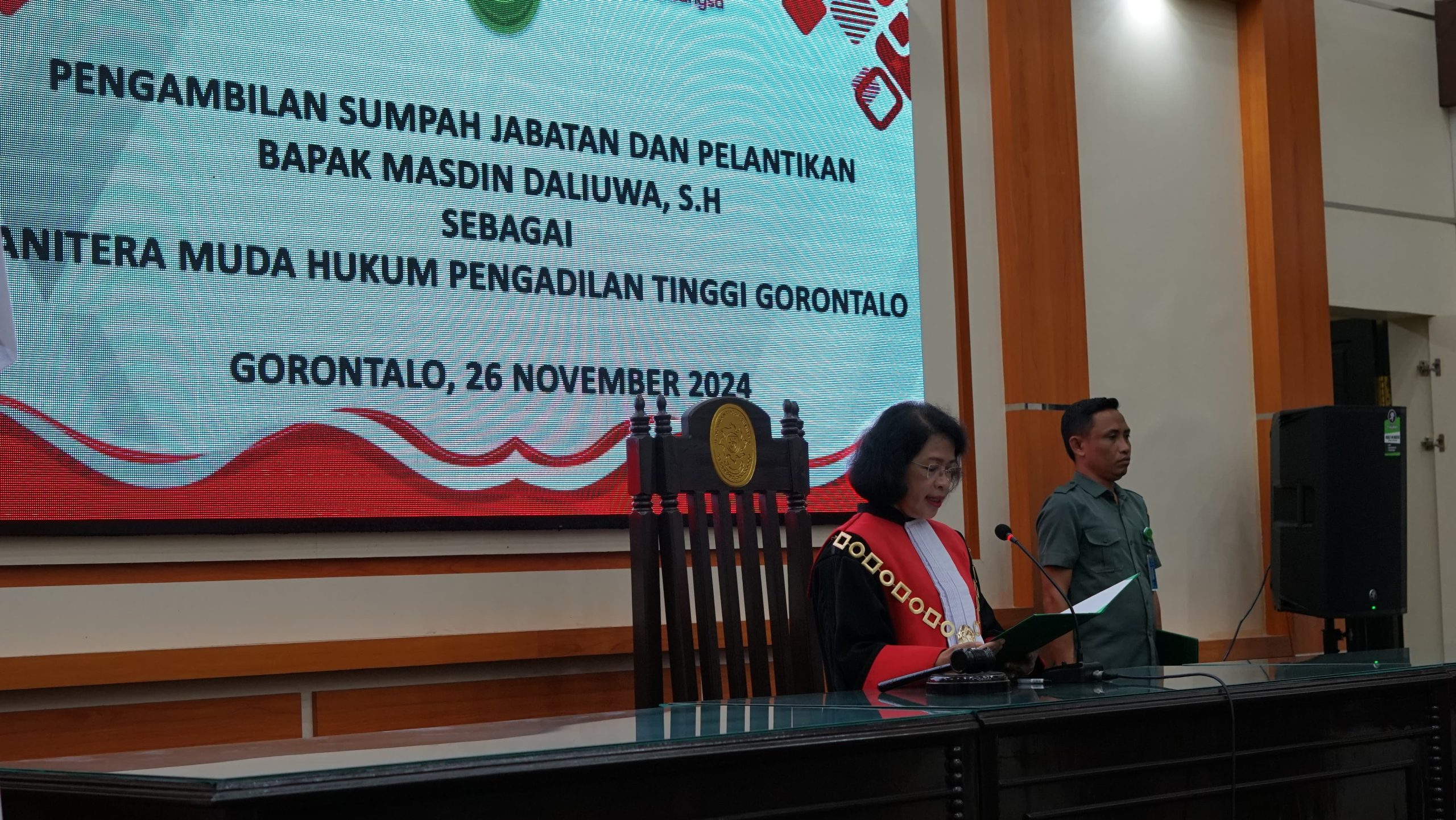 PENGAMBILAN SUMPAH JABATAN DAN PELANTIKAN PANITERA MUDA HUKUM PENGADILAN TINGGI GORONTALO